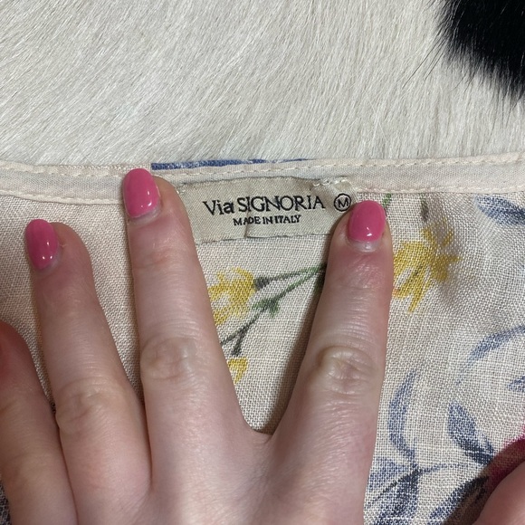 Via Signoria linen top with vibrant floral print pattern - Picture 6 of 10